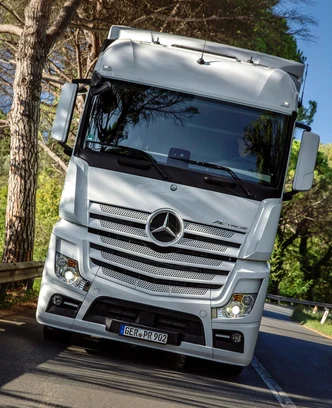 8744d50d-a4a2-4c80-87f6-8b7f65507414-mercedes-benz-truck.jpg